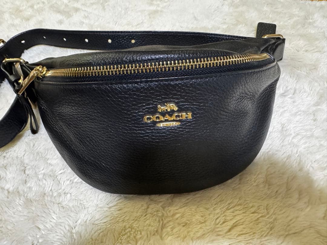 COACH ブラックレザー ボディバッグ