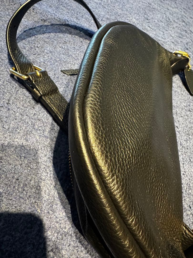 COACH ブラックレザー ボディバッグ