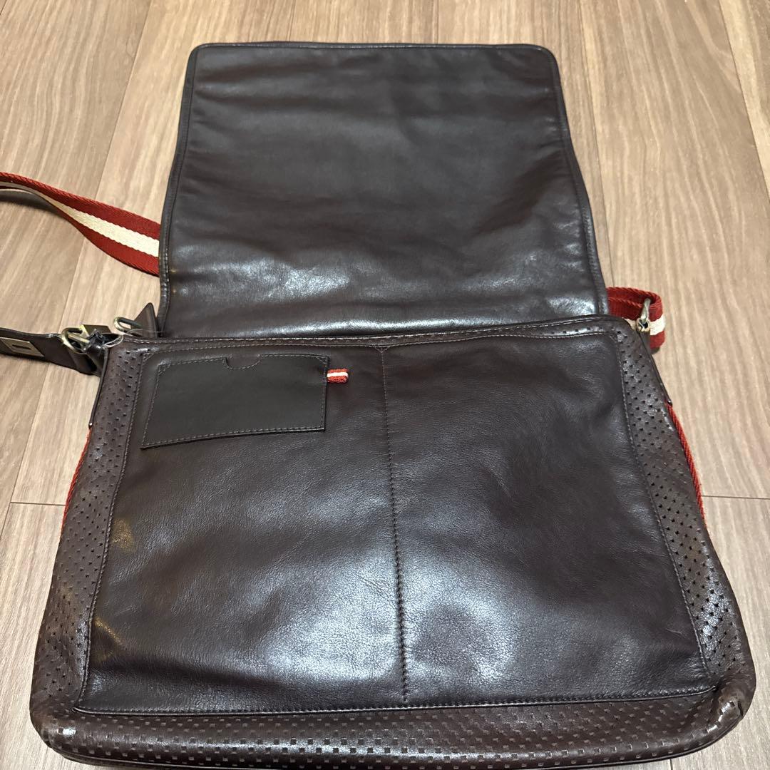 BALLY ダークブラウン ショルダーバッグ【パンチング】