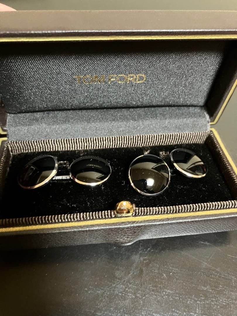 TOM FORD ブラック カフリンクス ケース付き