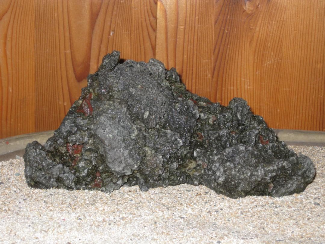 稲*曽様 水石　産地不詳　11cm x 23 x 11cm