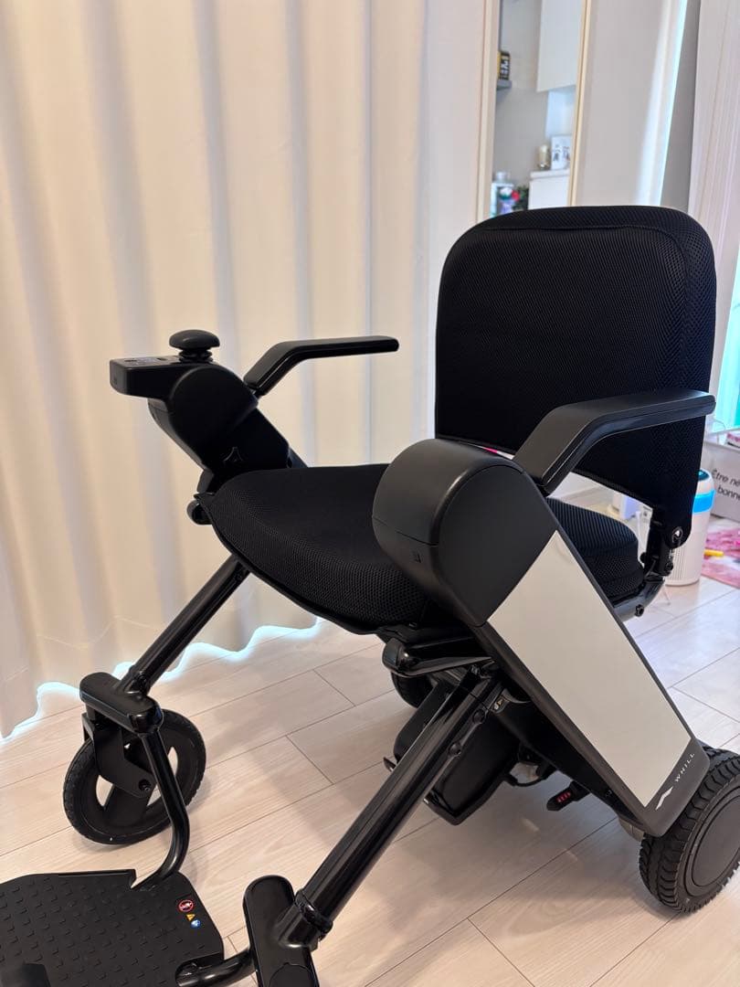 WHILL Model F 電動車椅子　ホワイト