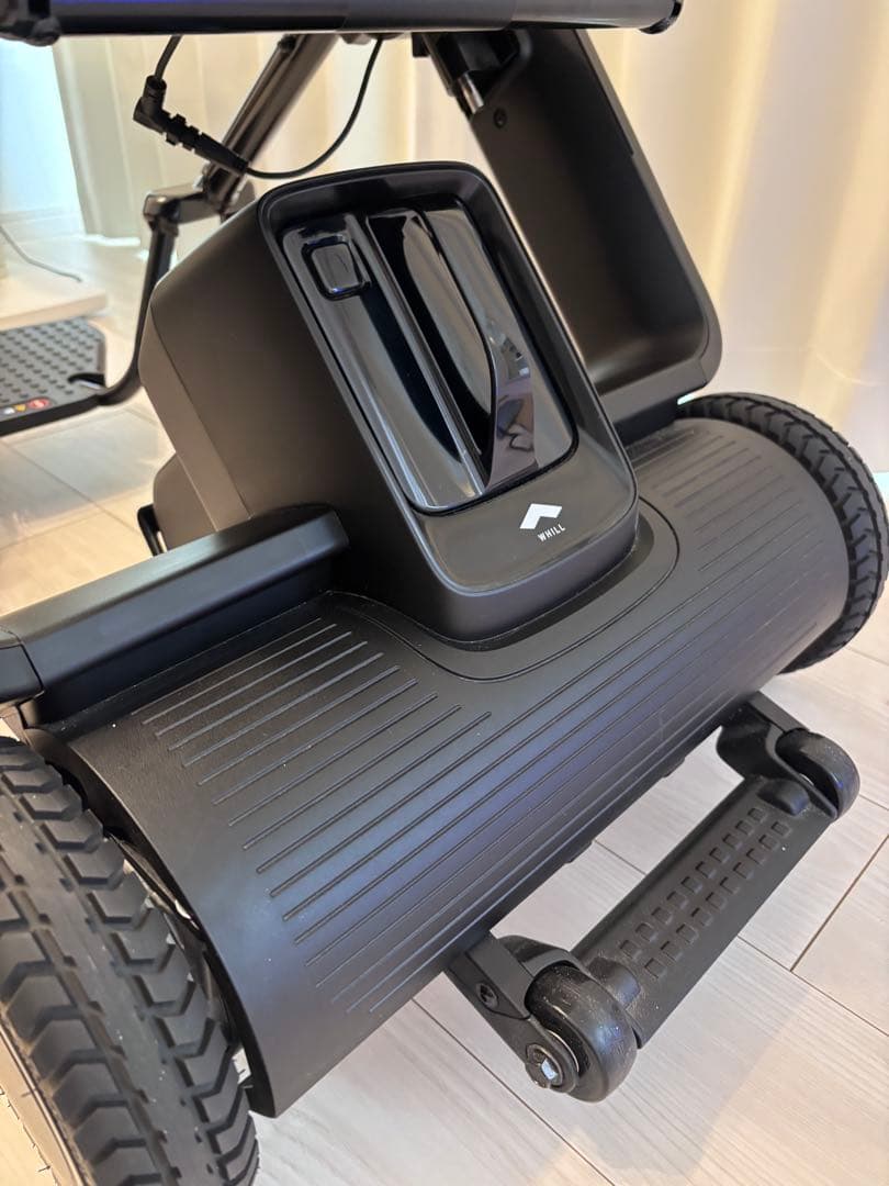 WHILL Model F 電動車椅子　ホワイト