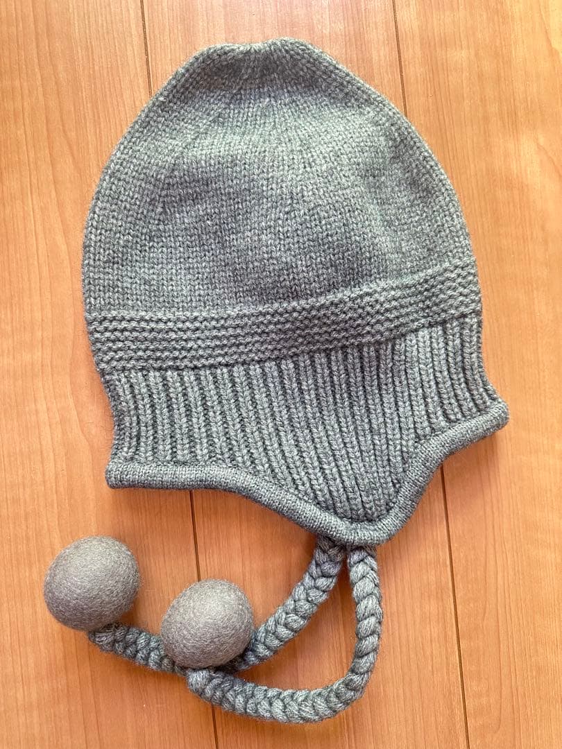 MIU MIU グレー Mサイズ ニット帽 ボンボン付き
