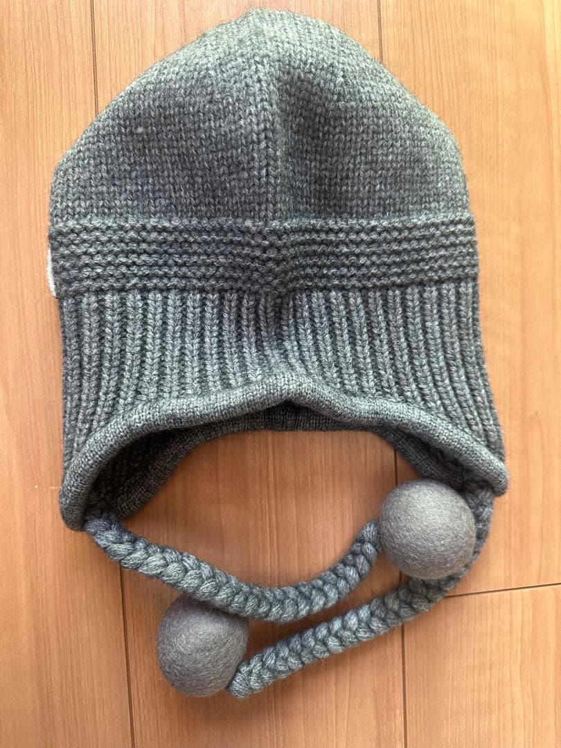 MIU MIU グレー Mサイズ ニット帽 ボンボン付き