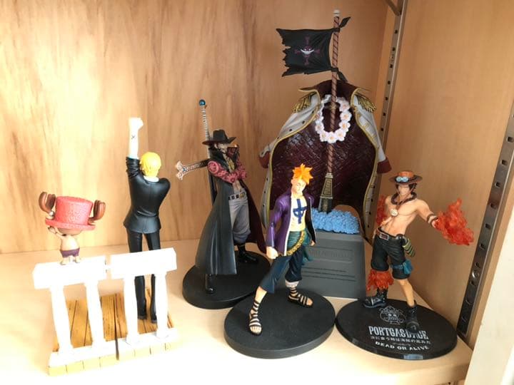 ワンピース フィギュア (1.2枚目のみの値段)