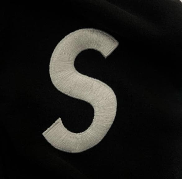 Supre☆me ジップアップ パーカー 黒~~~