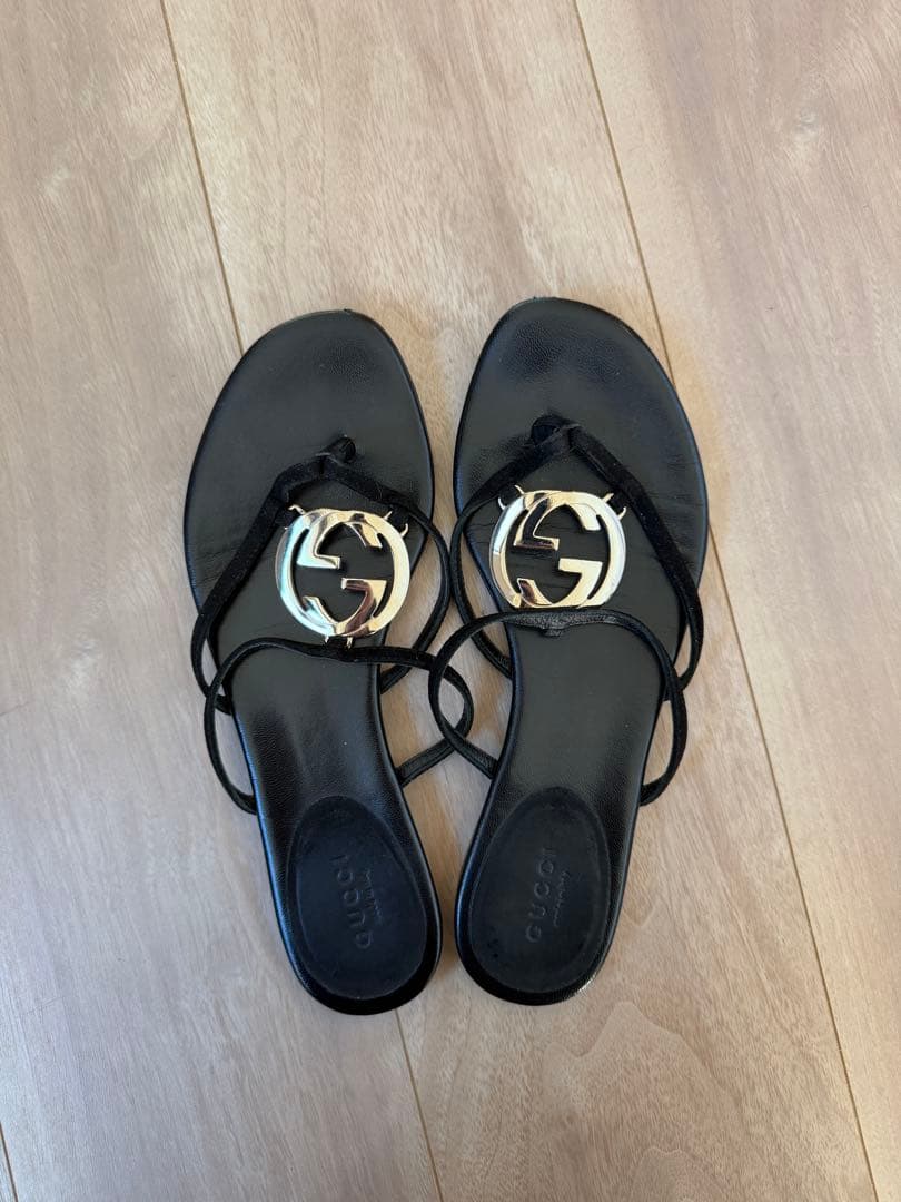 GUCCI ブラック フラットサンダル
