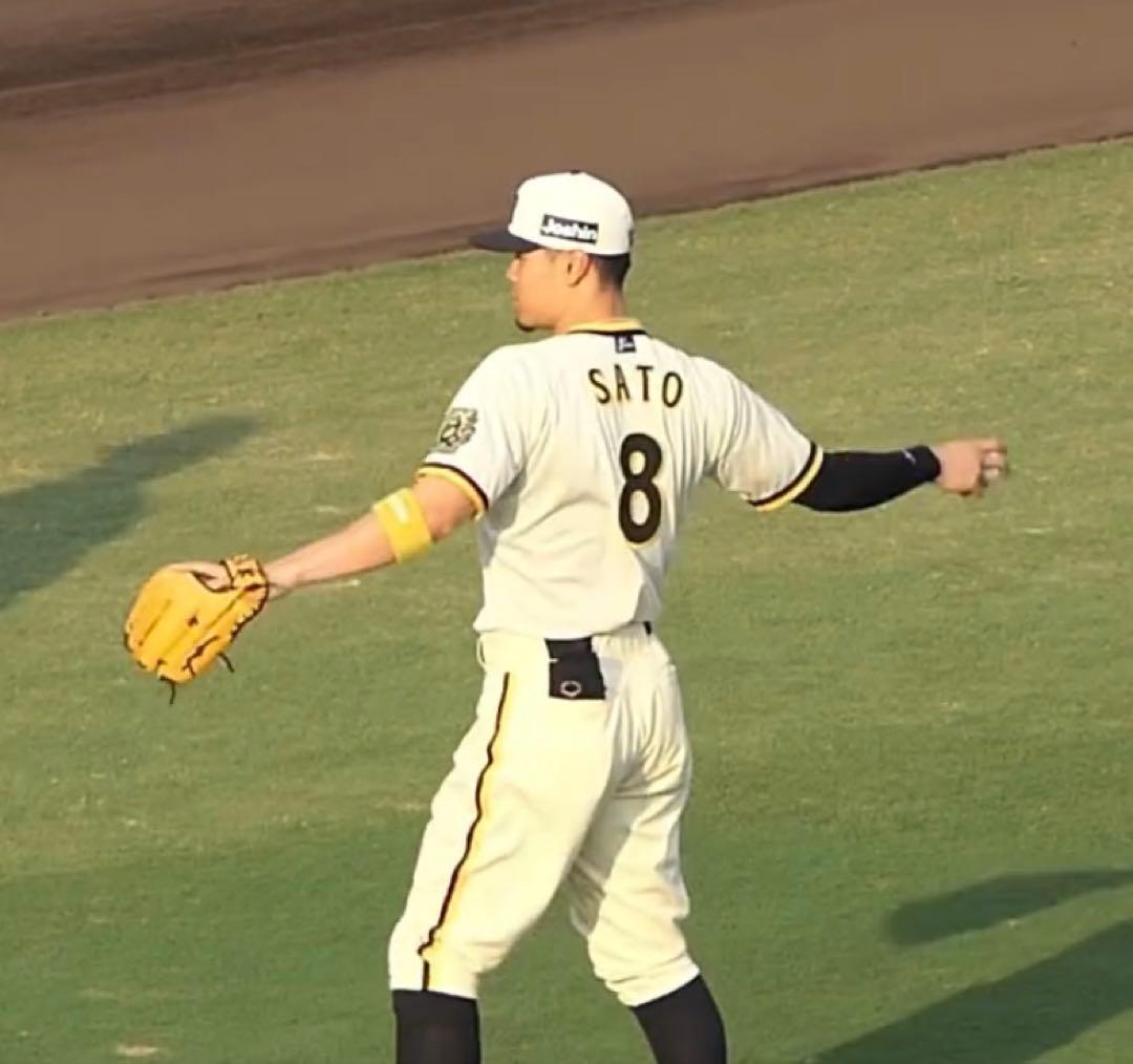 阪神タイガースFamilyWithTigers 限定佐藤輝明選手ユニフォーム