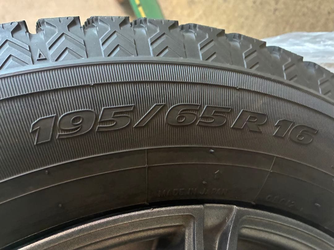 TOYOタイヤスダッドレス　195 65/16R ホイールセット