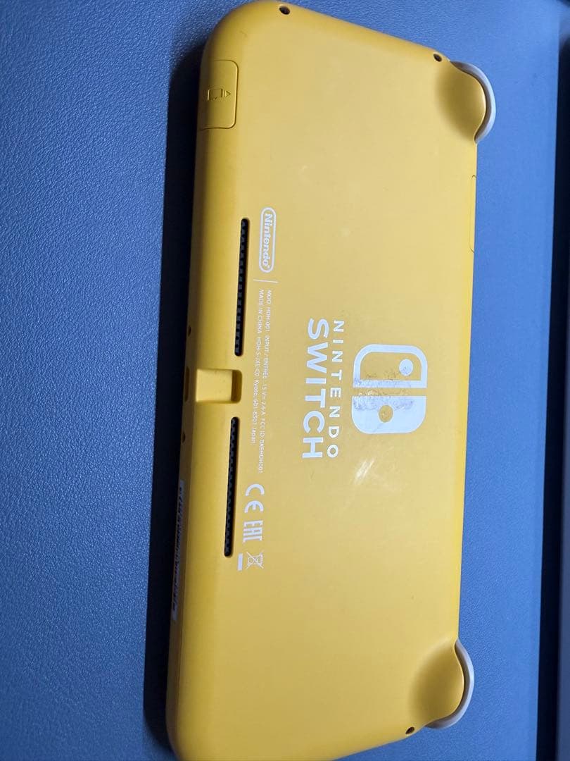 ニンテンドースイッチ　ライト　イエロー