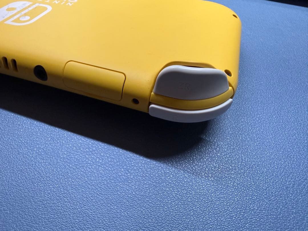 ニンテンドースイッチ　ライト　イエロー