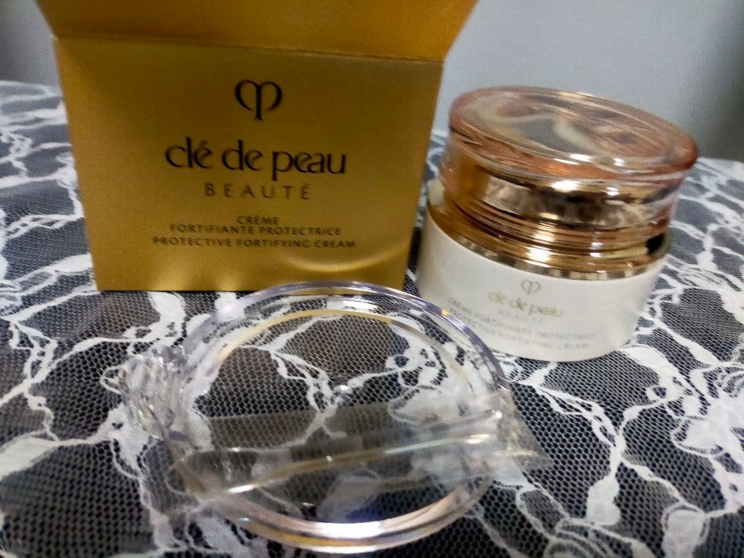 【国内正規品新品】クレドポーボーテクレームプロテクトゥリスn 箱 スパチュラ有