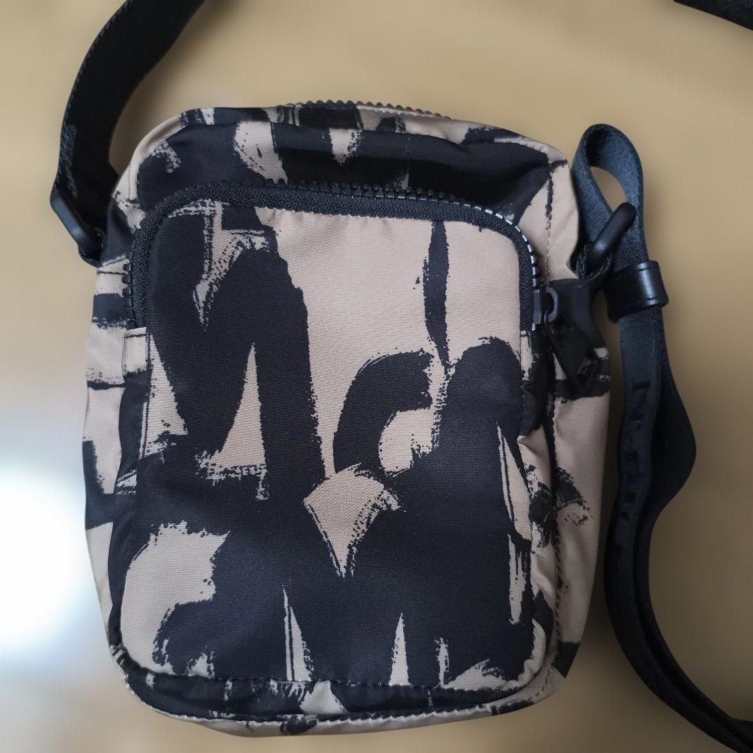 アレキサンダーマックイーン グラフィティ メッセンジャーバッグ