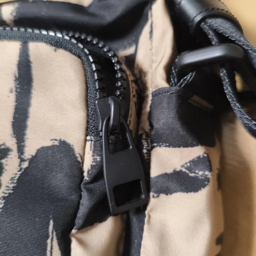 アレキサンダーマックイーン グラフィティ メッセンジャーバッグ