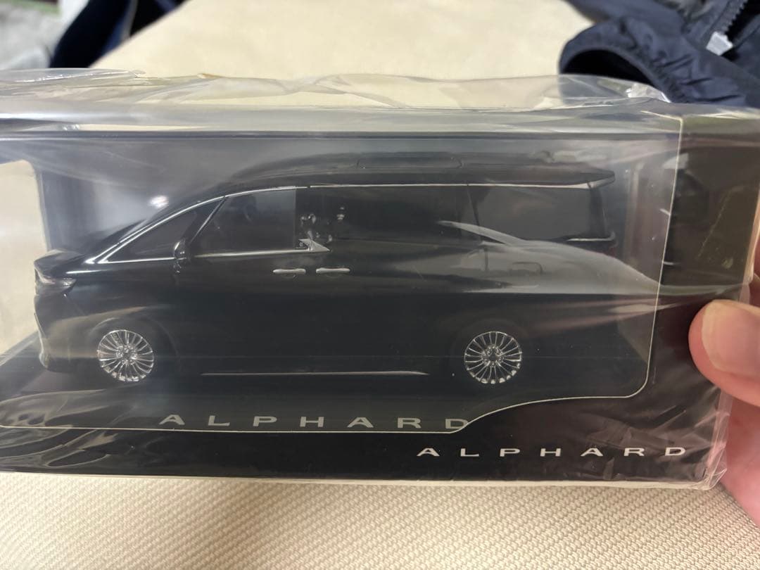トヨタ　アルファード　40系 ミニカー　1/30