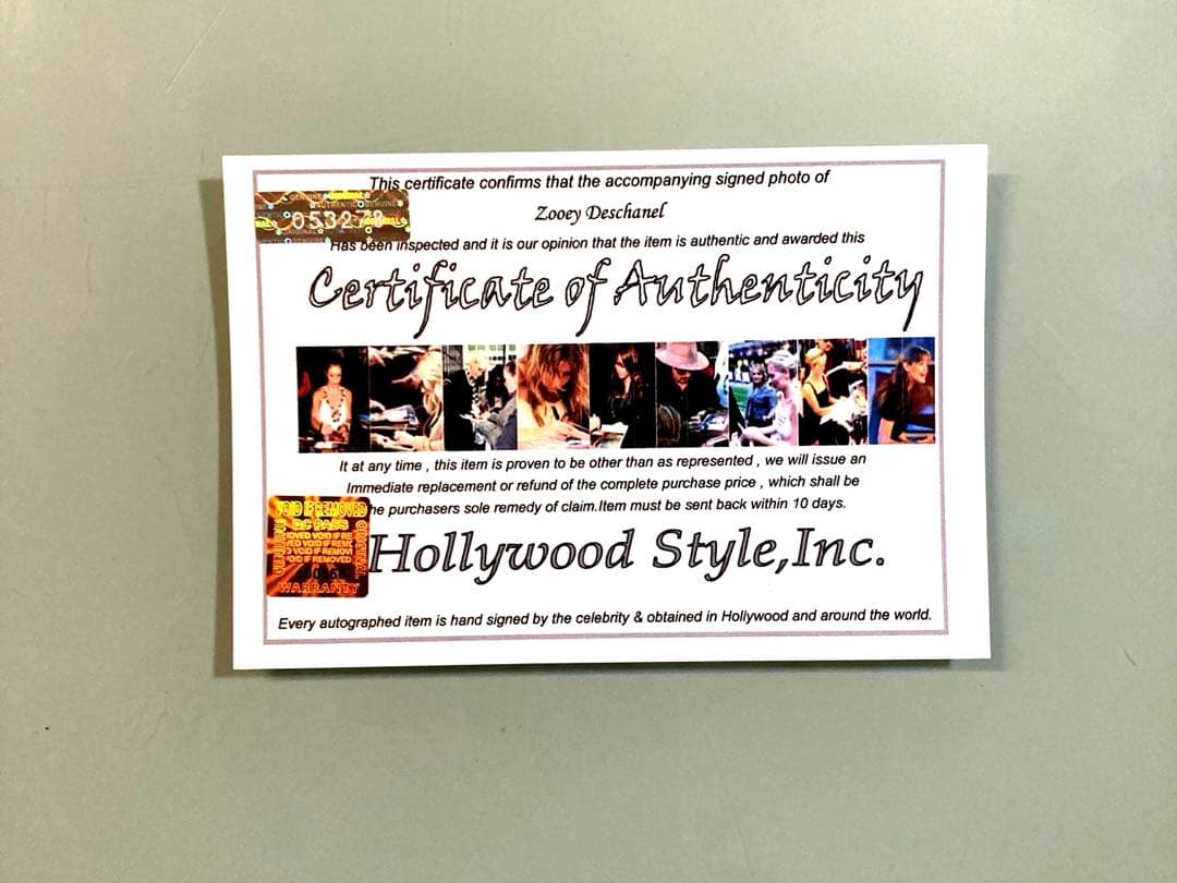 ズーイー・デシャネル直筆サイン入り超大型写真…