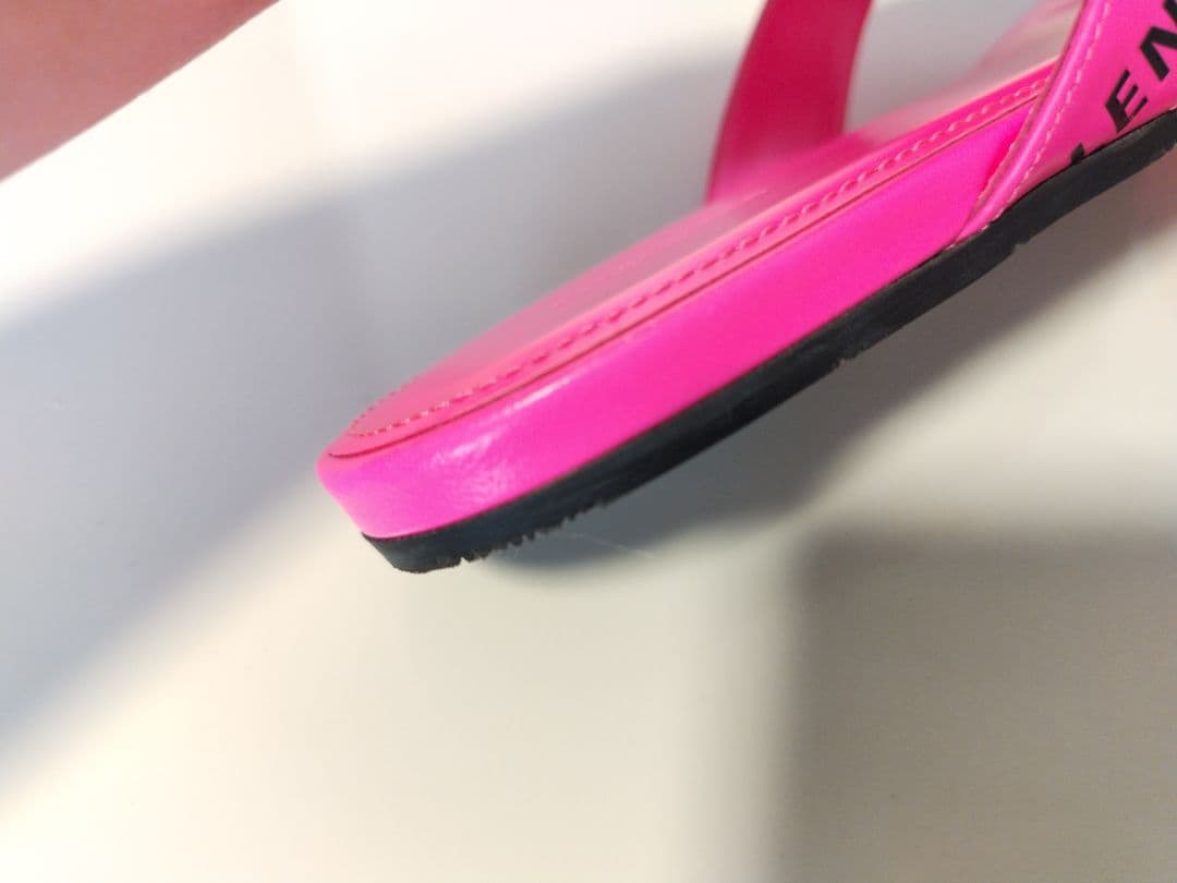 BALENCIAGA ピンク トングサンダル