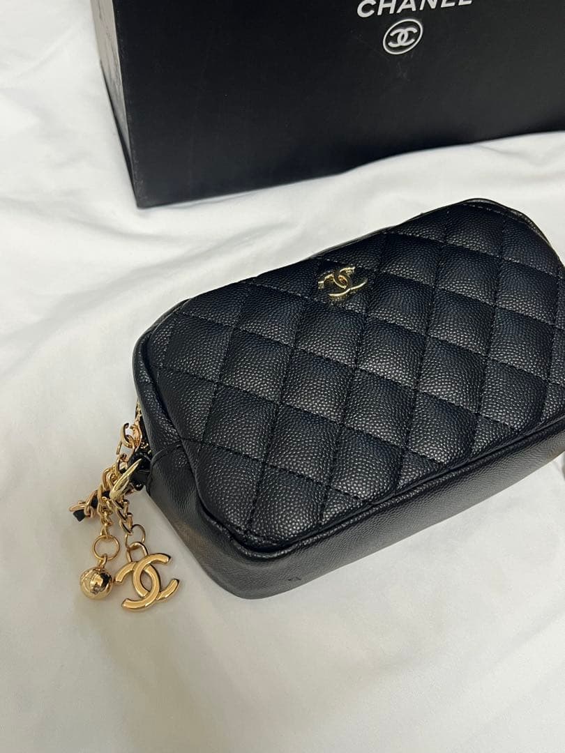 CHANEL レザーショルダーバッグ　ノベルティ