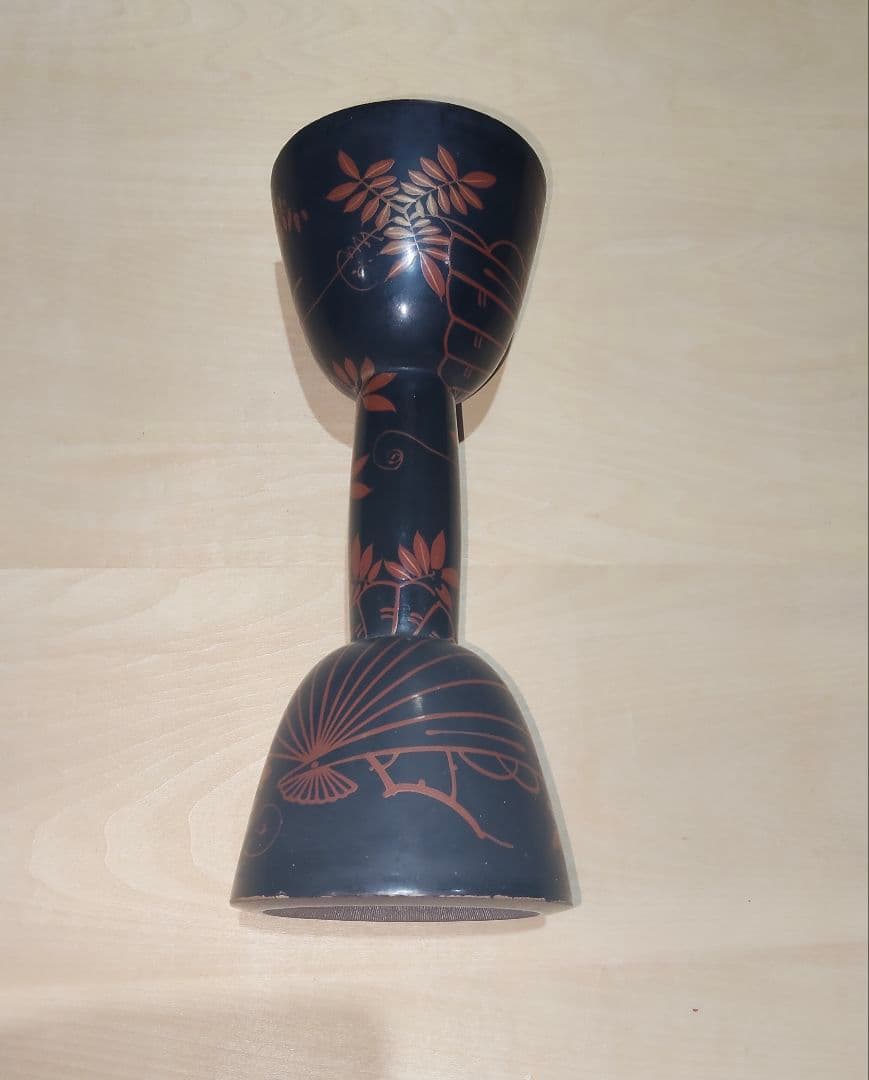 市岡 小鼓の胴 朱で扇子と萩の図柄 鉋目あり