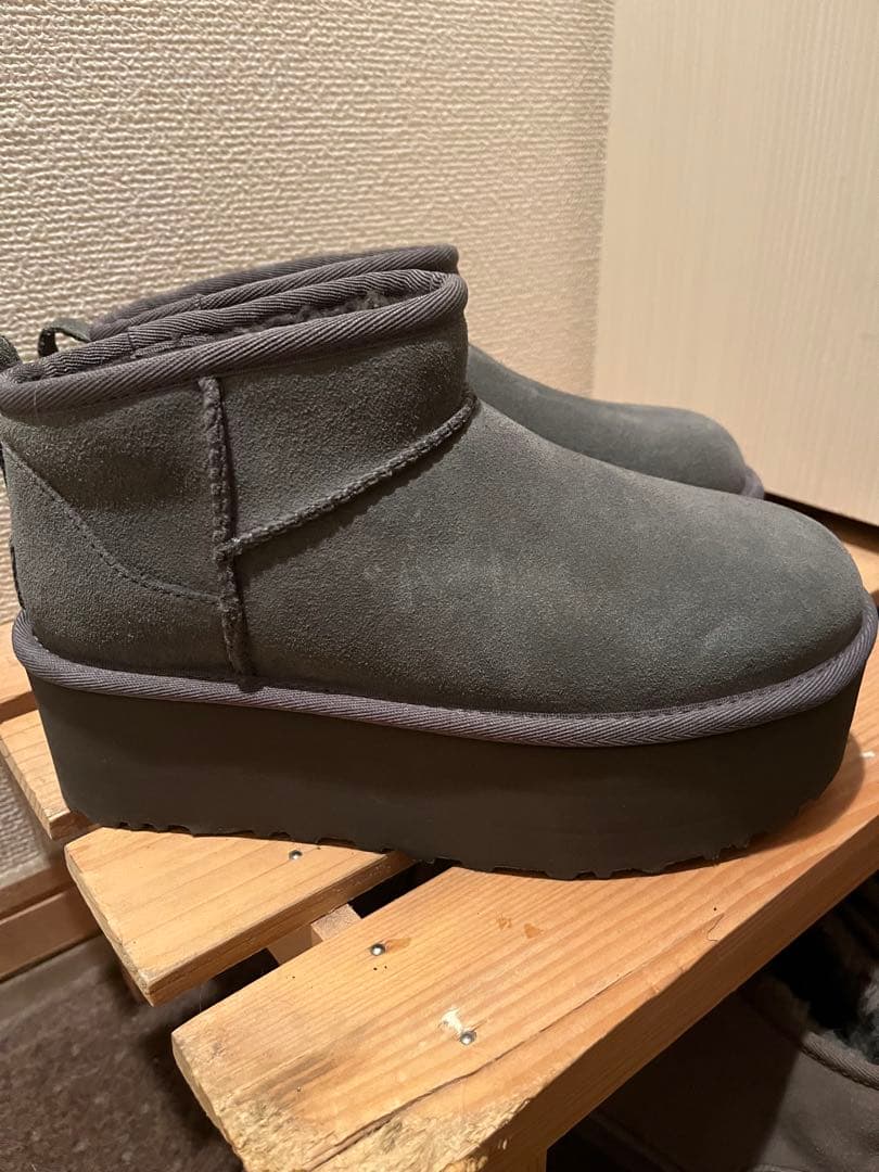 UGG クラシック ウルトラ ミニ プラットフォーム　期間限定‼️
