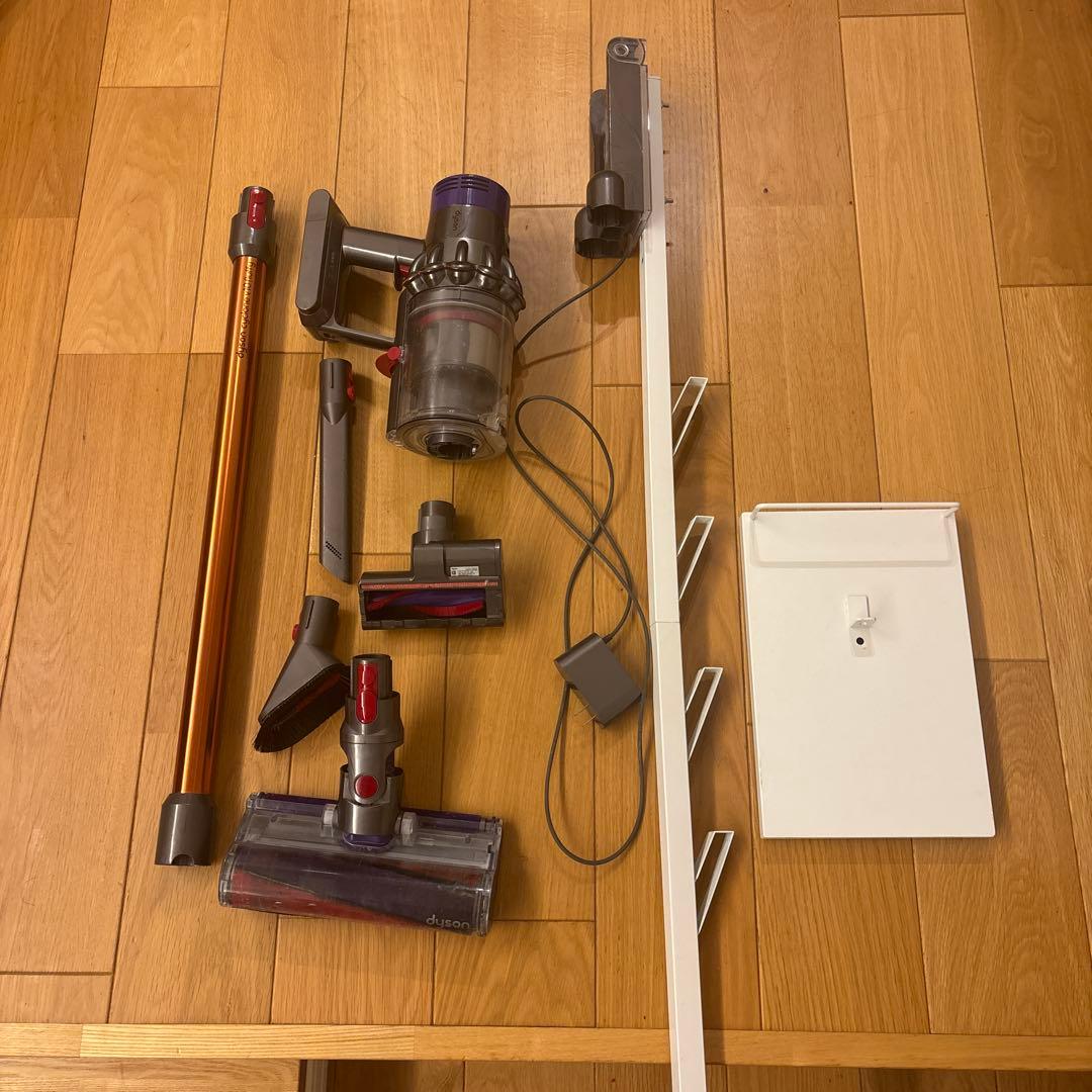 Dyson cyclone v10 fluffy 本体と付属品　スタンド付き