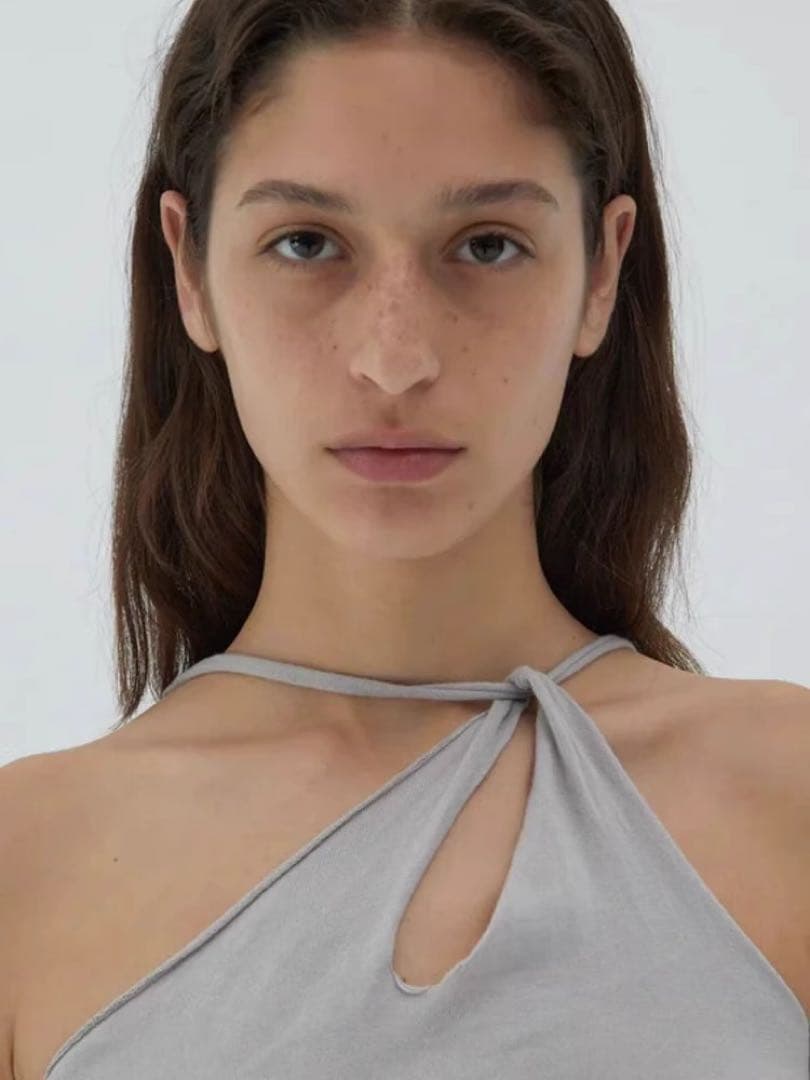 Paloma wool グレーのクロスストラップキャミソール