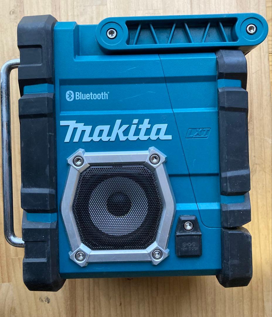 マキタ　充電式ラジオ　MR106