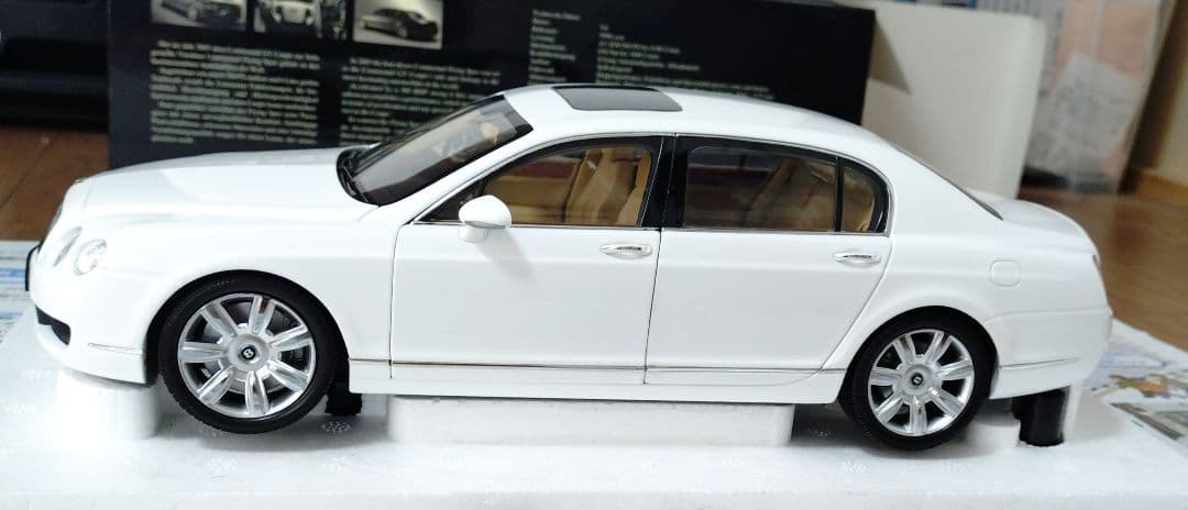 ミニチャンプス 1/18 ベントレー フライングスパー 2005