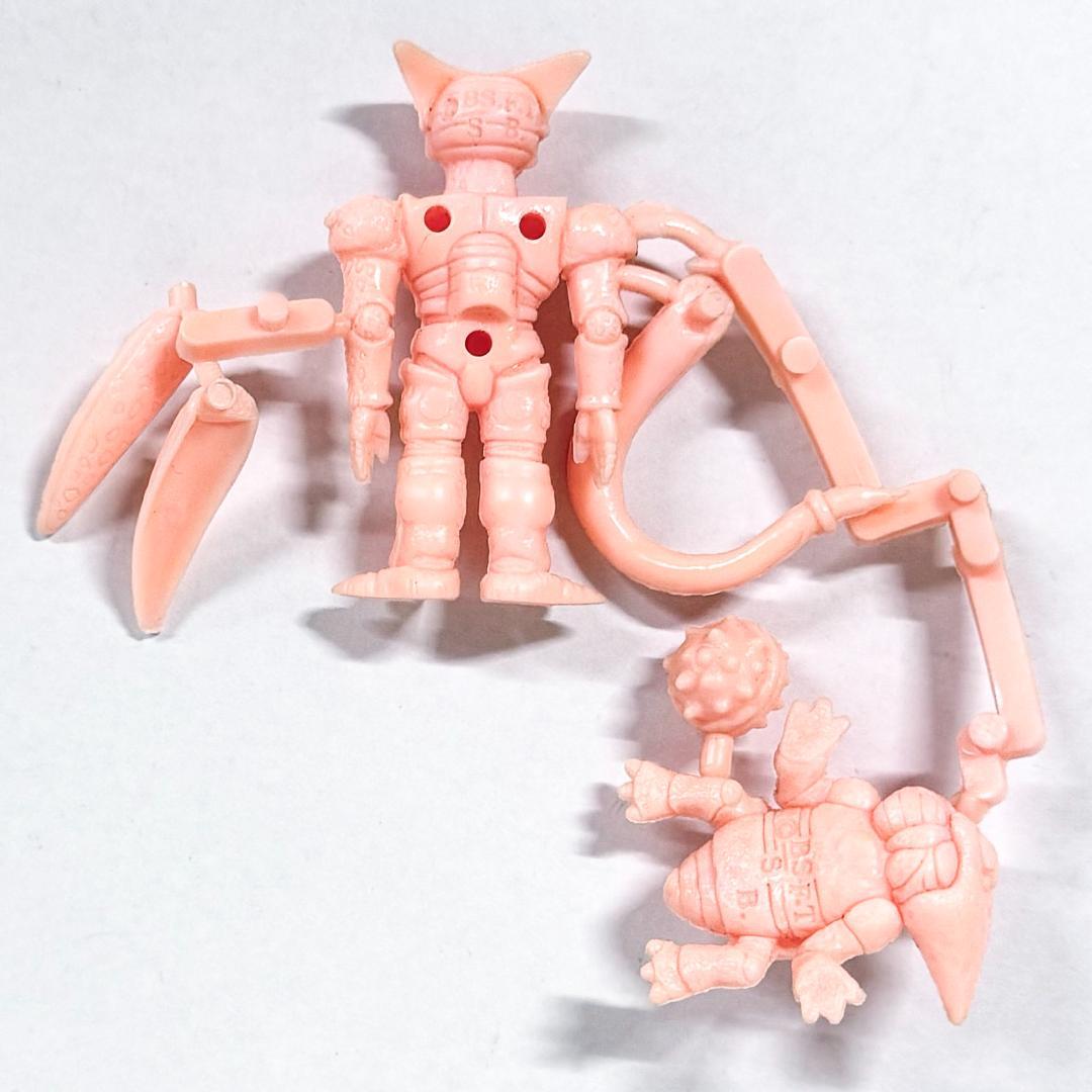 ドラゴンボールZ　消しゴム　パート16　セル　抜け殻（ペールオレンジ）　未切り