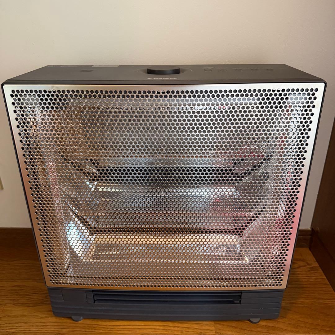 ダイキン2025最新ハイブリッドセラムヒートWRH136AS-H 遠赤外線暖房