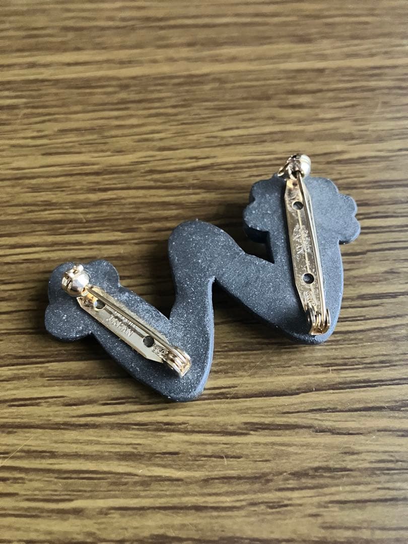 陶器ブローチ　パール付き