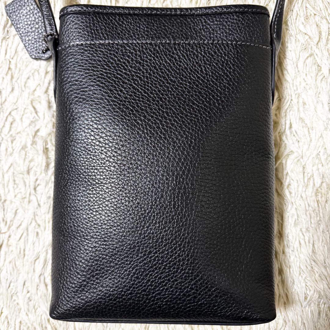 コーチ　ランヤード　クロスボディ　ショルダーバッグ　レザー　ブラック　斜め掛け