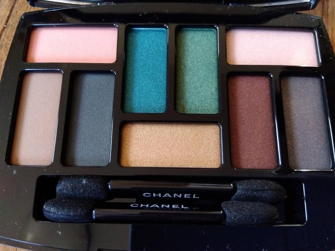 CHANEL レ ヌフ オンブル エディシオン №1 アフレスコ アイシャドウ