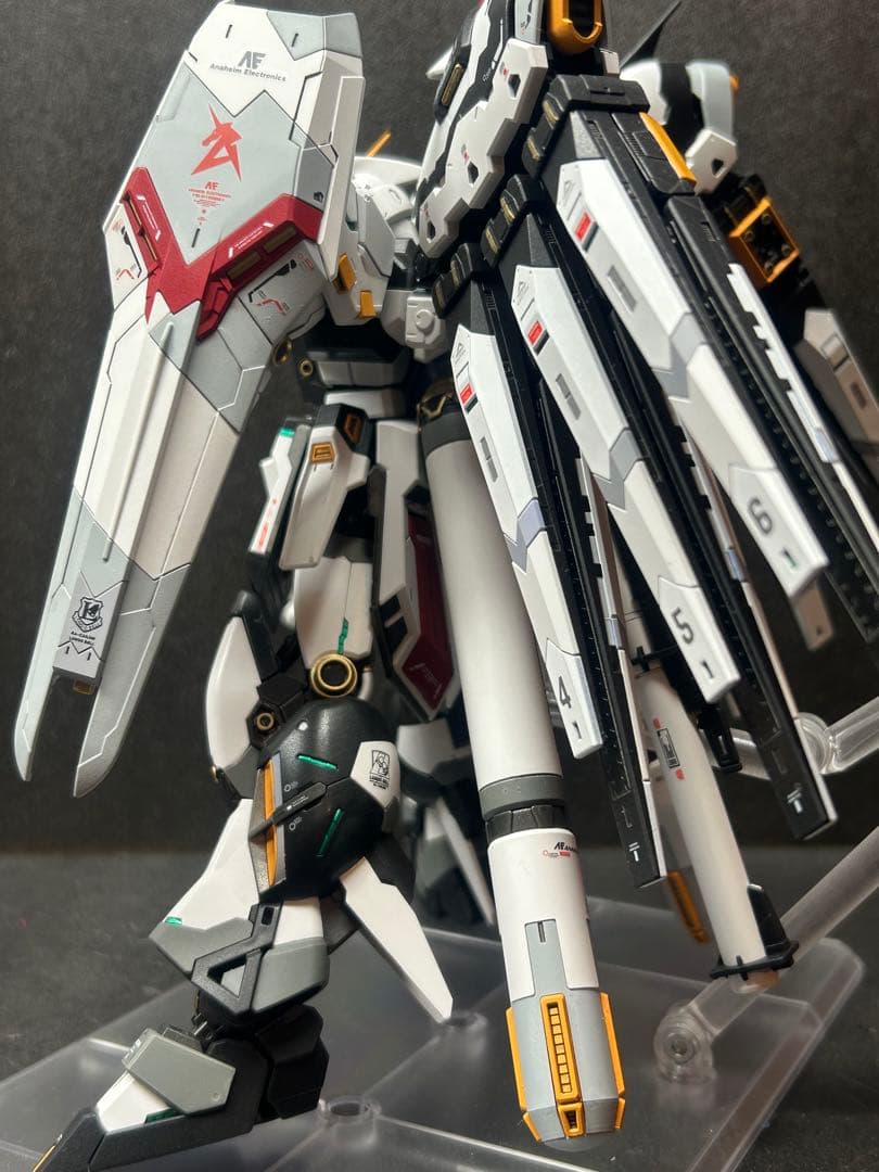 RG hi-νガンダム 塗装済　完成品