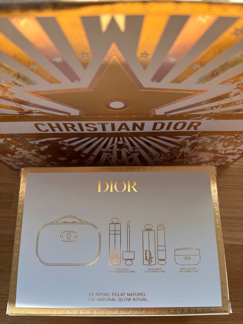 早い者勝ちです Dior クリスマスコフレ　2025 ショッパー付き 人気商品