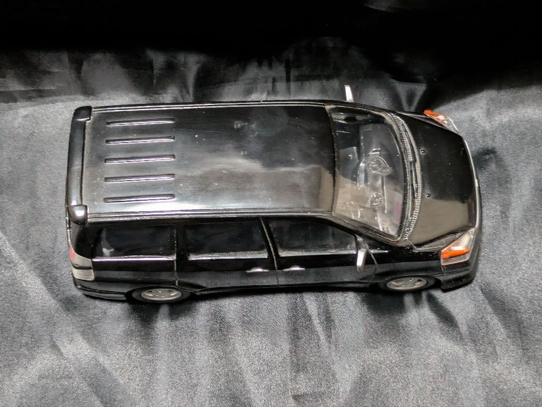 トヨタ　ヴォクシー　カラーサンプル　1/24