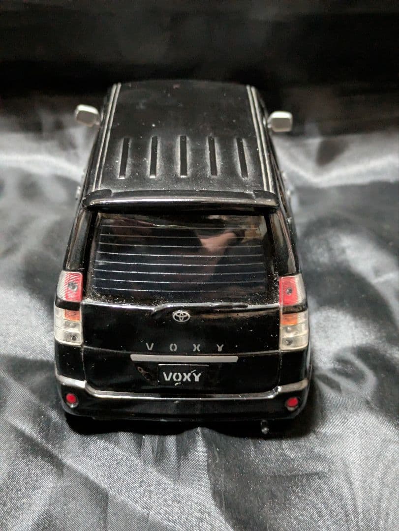 トヨタ　ヴォクシー　カラーサンプル　1/24