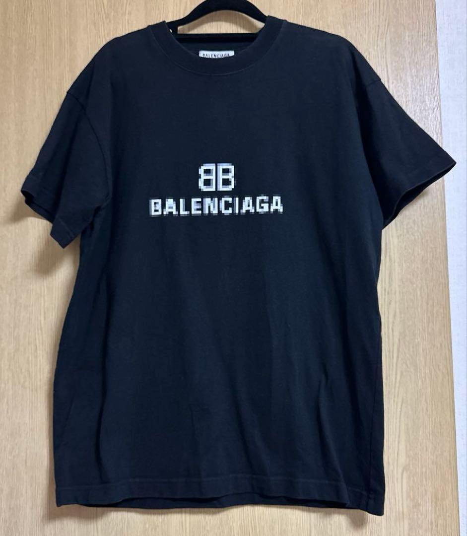 BALENCIAGA ピクセルロゴTシャツ
