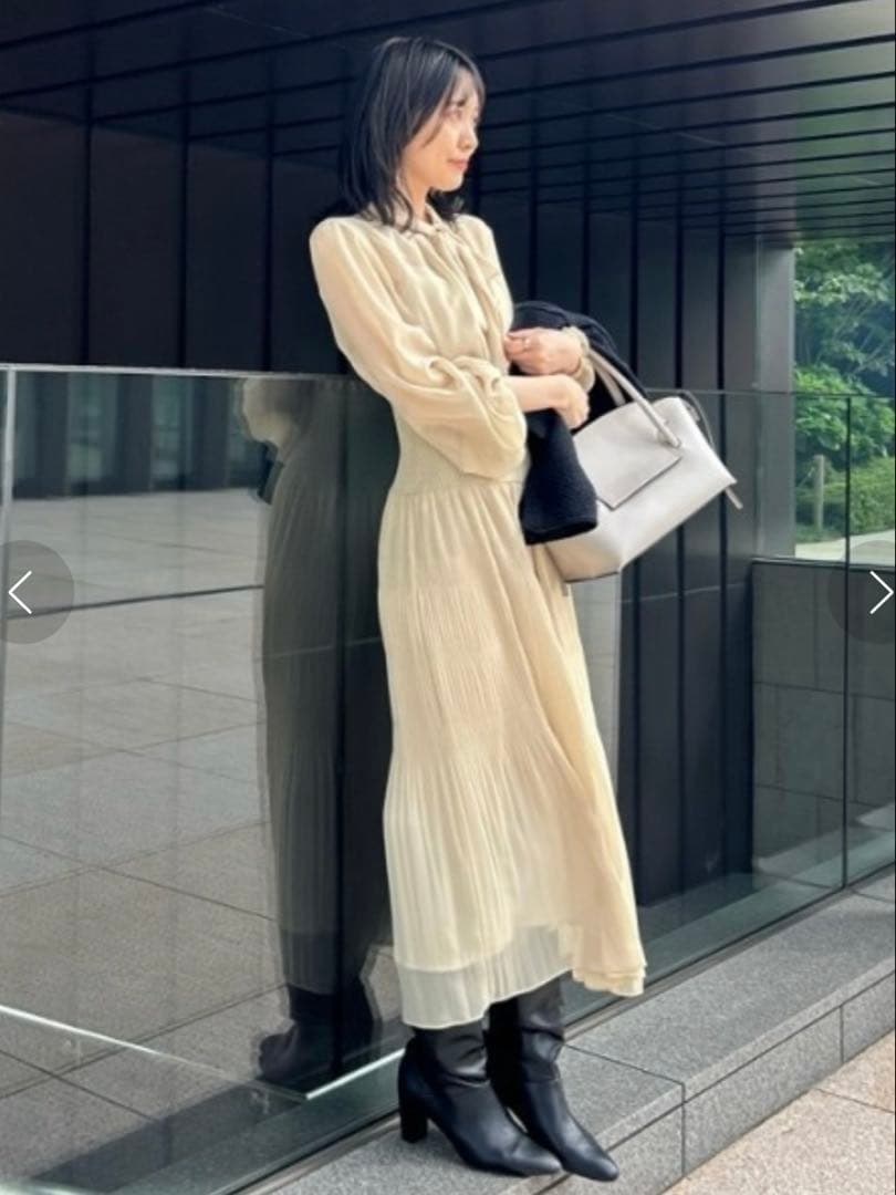 新品　fray i.d ウエストリブマジョリカプリーツワンピース クリーム