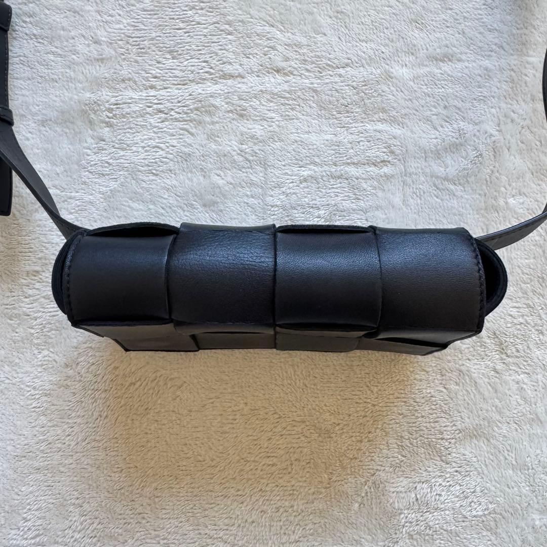 美品☆ ボッテガヴェネタ　カセット　ボディバッグ　ベルトバッグ　イントレチャート