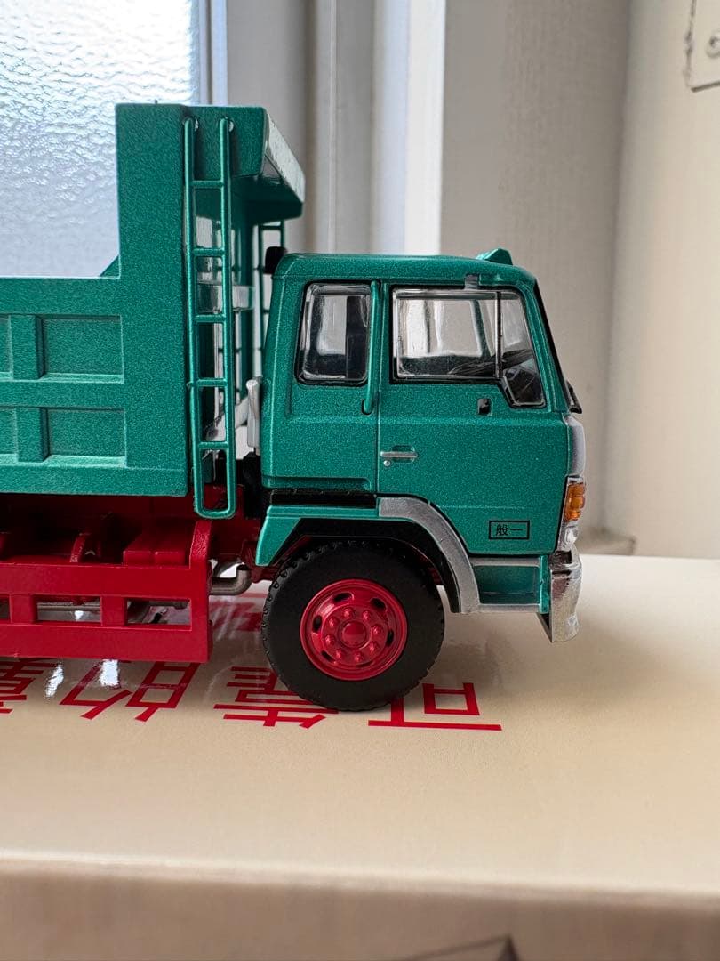 DBGT 1/64 日野 スーパードルフィン ダンプ トラック ミニカー　モデル