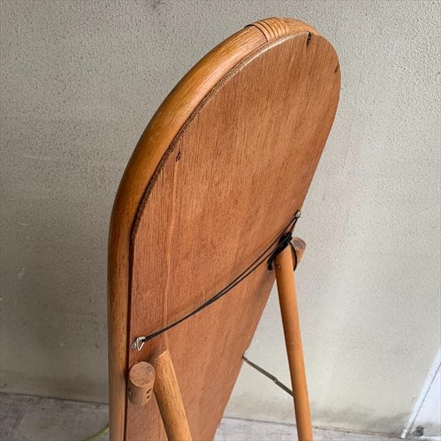 ヴィンテージのラタンスタンドミラー