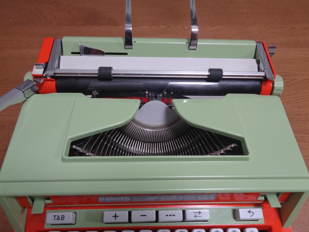 完動品　HERMES 3000 エルメスタイプライター ロシア語 カスタムカラー