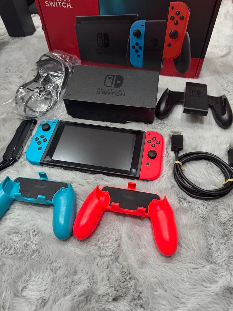 Nintendo Switch 本体　赤/青 Joy-Con 箱付き　ソフト5