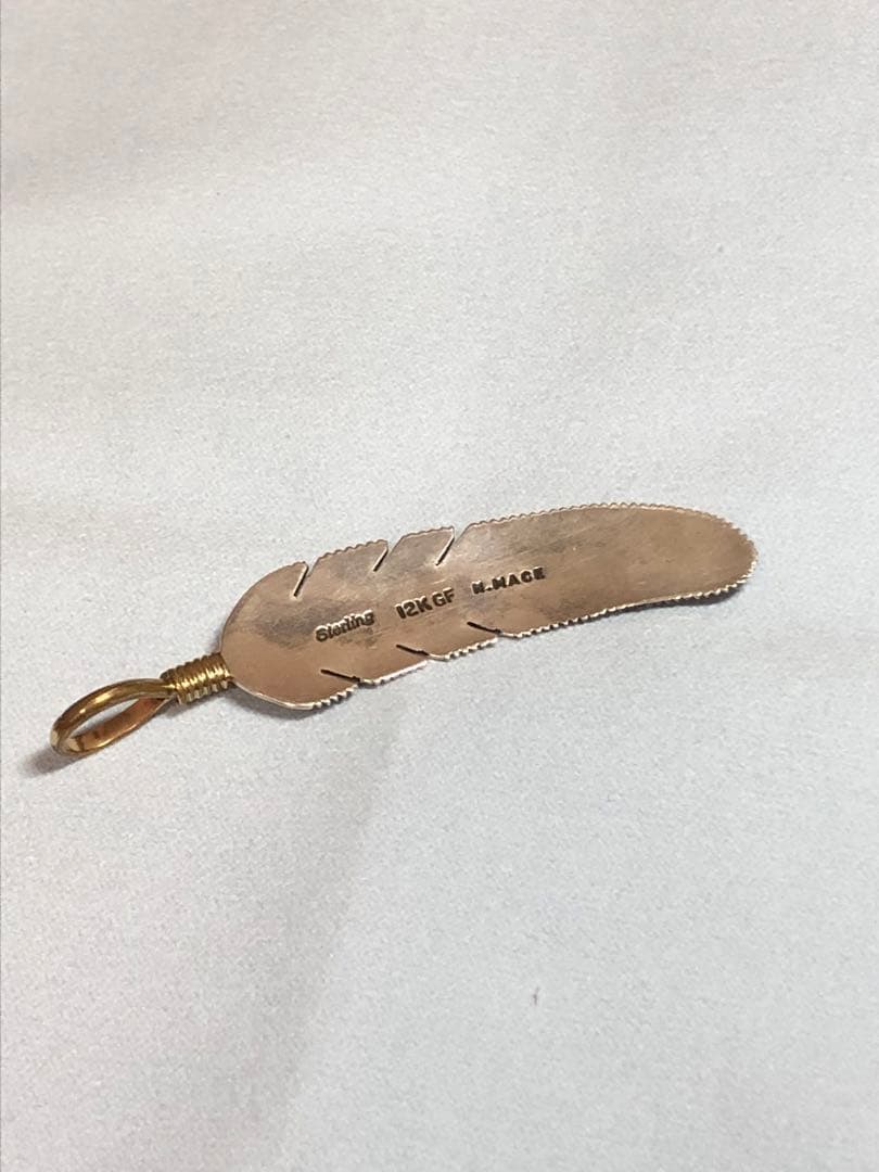 ハーヴィーメイス作　12KGF フェザー ペンダントトップ