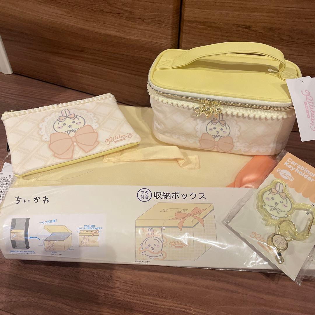 ちいかわうさぎ　バニティーポーチ　フラットポーチ リール付きカラビナ収納ボックス