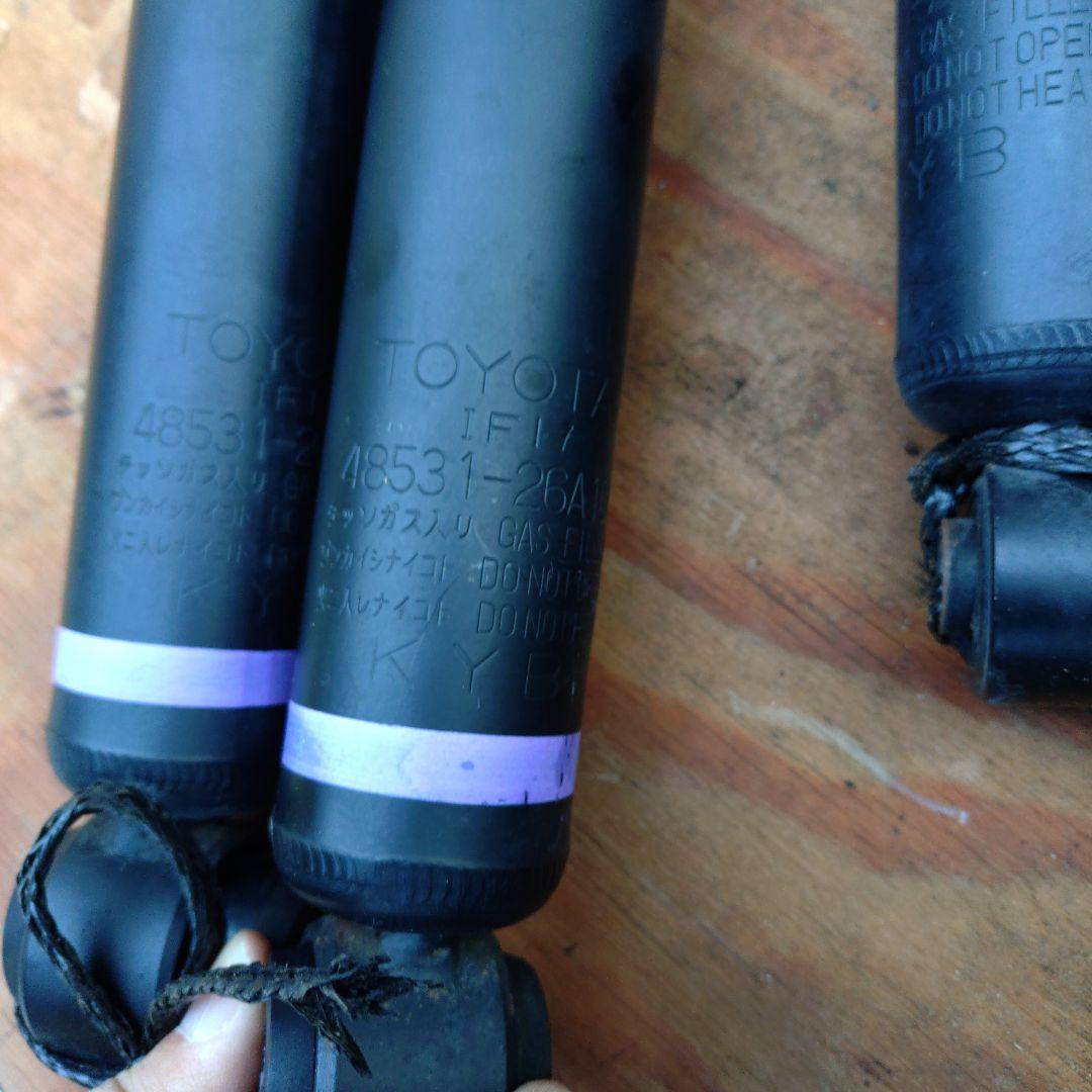 TOYOTAハイエース新車外し　 ガス式ショックアブソーバー 4本セット