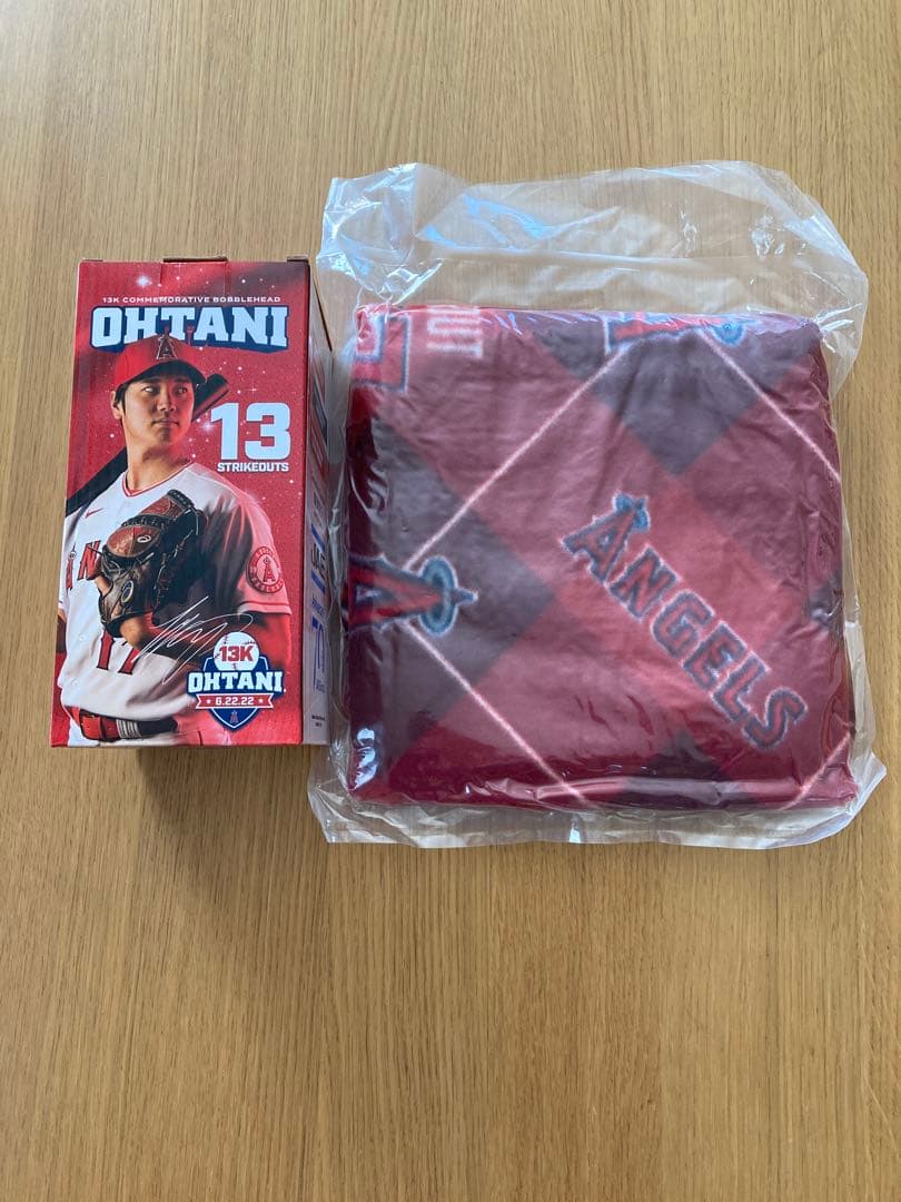 大谷翔平×マイク・トラウト ブランケット& BOBBLEHEAD