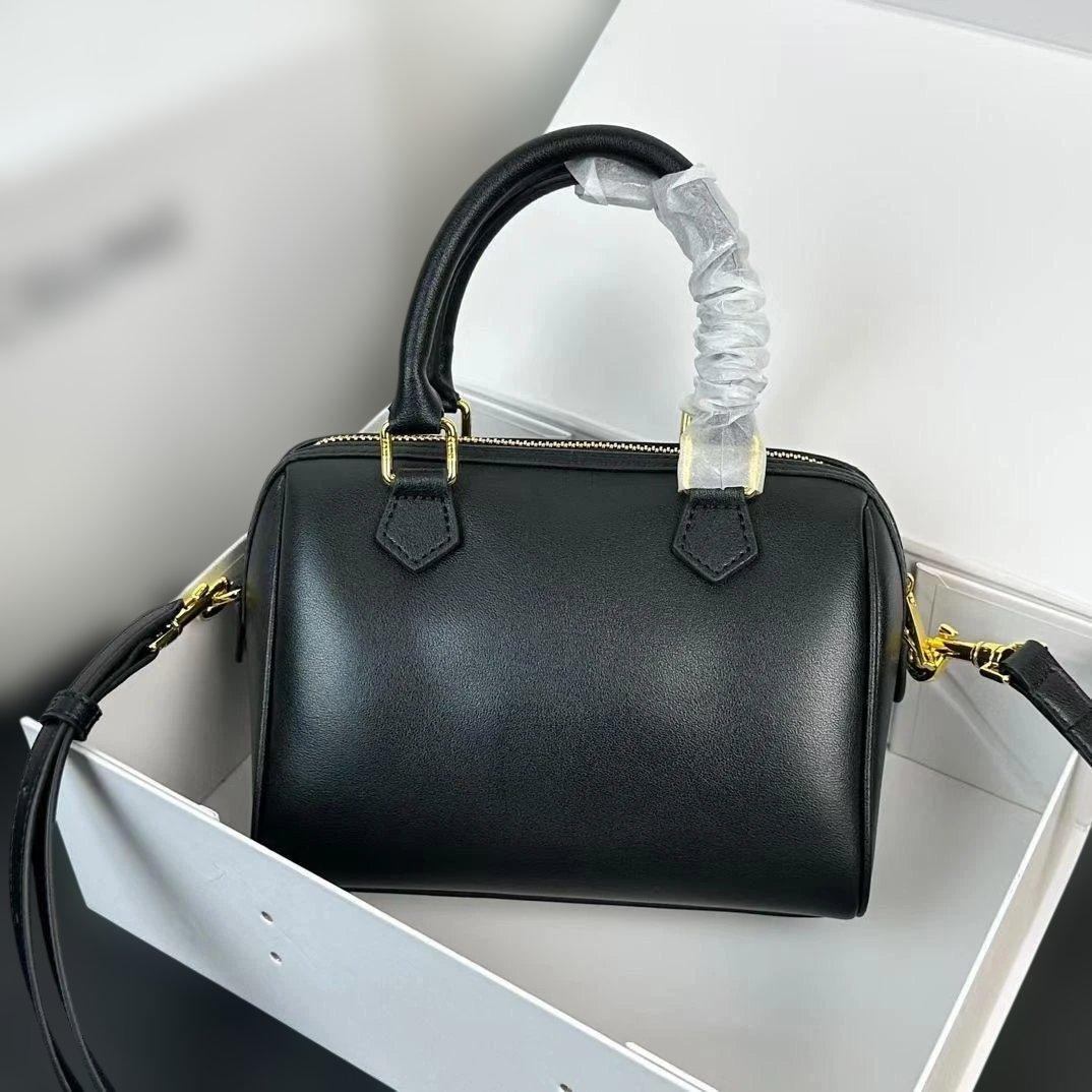 TRIOMPHE CANVAS ブラックレザー ショルダーバッグ